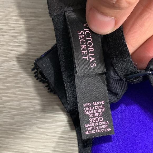 Victoria’s Secret Very Sexy Lined Demi Royal Blue/Purple & Black Lace Bra 32DD - Picture 10 of 11